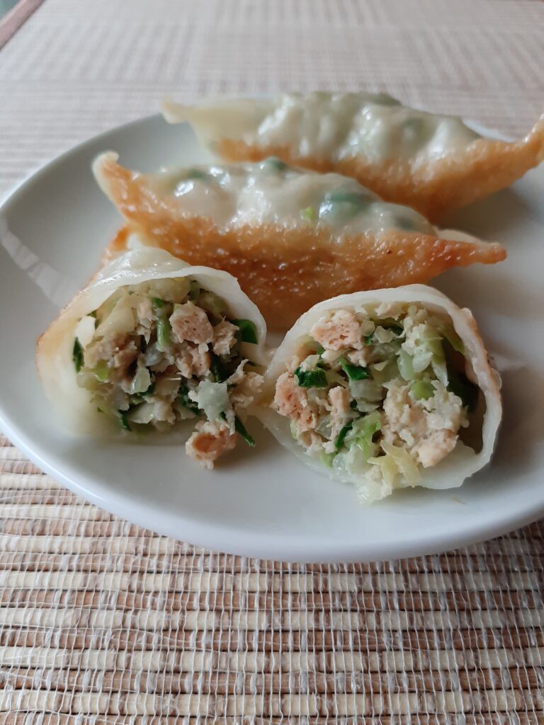豚肉と大豆ミート半々の餃子の画像